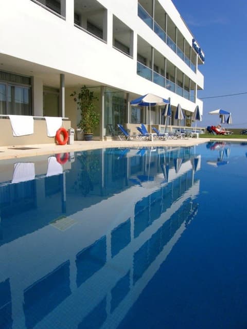 Corissia Princess Hotel, Outdoor pool