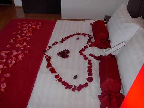 Unique Boutique, Room