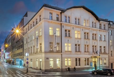 Maestro by Adrez, Exterior