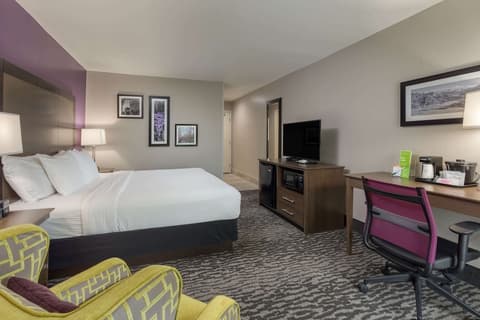La Quinta Inn & Suites by Wyndham Visalia/Sequoia Gateway, Room