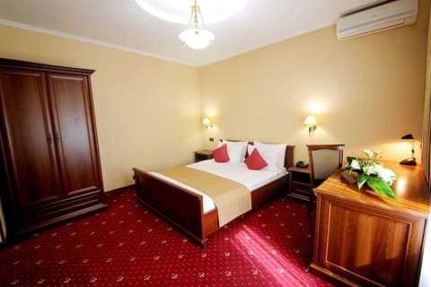 Number 21 by DBI, Room