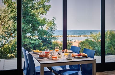 Serena Majestic Hotel, Restaurant