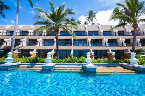 Beyond Karon, Outdoor pool