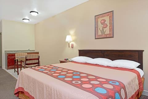 Super 8 by Wyndham St. Louis Airport