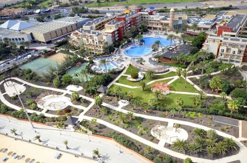 Elba Carlota Beach & Golf Resort, Property grounds