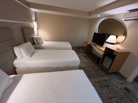 All Seasons Hotel, Reception