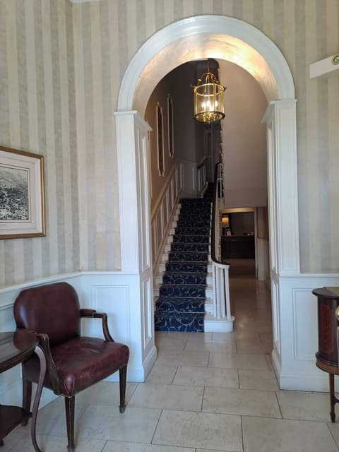 The Western Hotel, Lobby