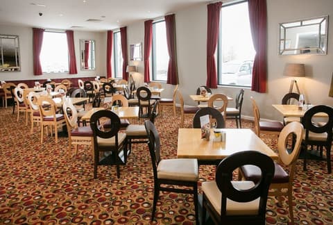 Holiday Inn Express Antrim by IHG, Restaurant
