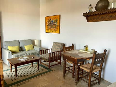 Eveleos Country House, In-room dining