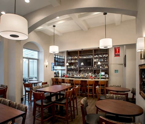 Holiday Inn Manhattan 6th Ave - Chelsea by IHG, Bar (on property)