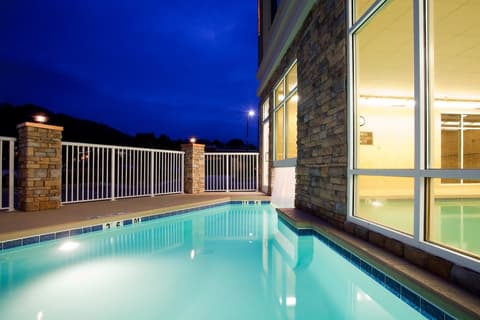 Holiday Inn Express & Suites Asheville Downtown by IHG, Pool