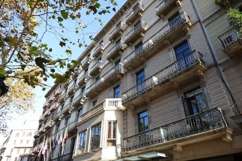 Petit Palace Eixample, Exterior