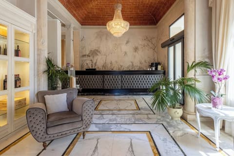 Hotel Embassy, Lobby