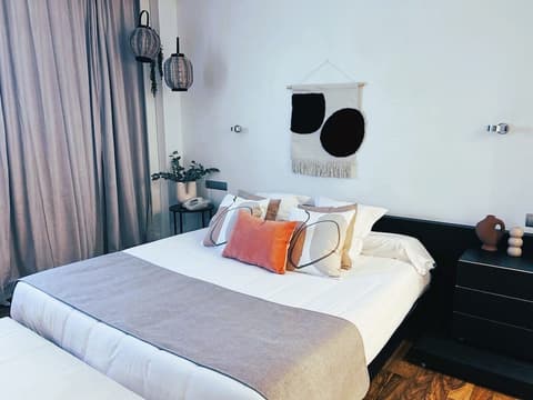 AZZ Valencia Táctica, Room