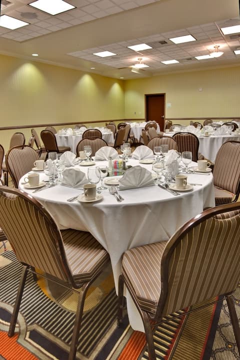 Holiday Inn & Suites Bakersfield by IHG, Ballroom