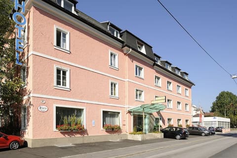 Hotel Scherer, Front of property