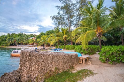 Las Rocas Resort And Dive Center