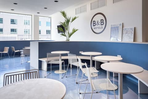 B&B Madrid Aeropuerto T1 T2 T3