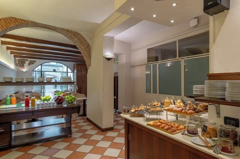 Hotel Mantegna Stazione , Mantegna Hotels, Breakfast buffet