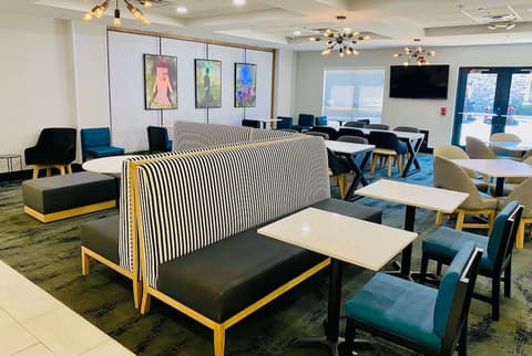 La Quinta Inn & Suites by Wyndham Mt. Laurel - Philadelphia