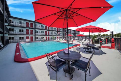 Seasons Florida Resort, Pool