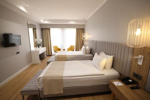 ADM Grand Hotel, Room