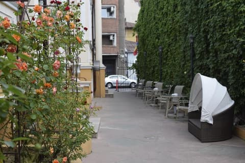 Hotel Michelangelo, Property grounds