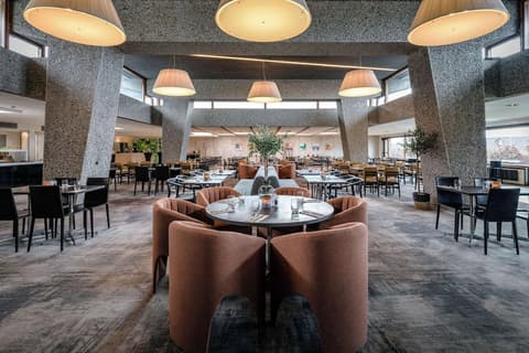 Quality Hotel 33, Dining