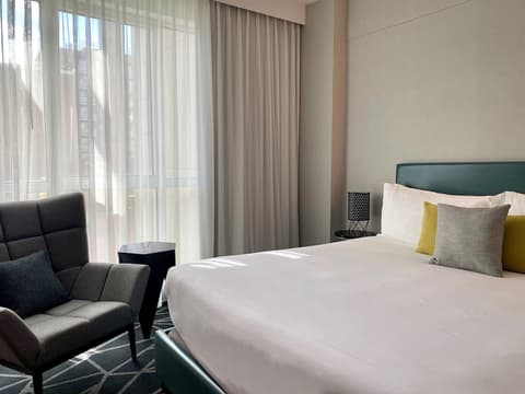 Warwick Le Crystal - Montréal, Room