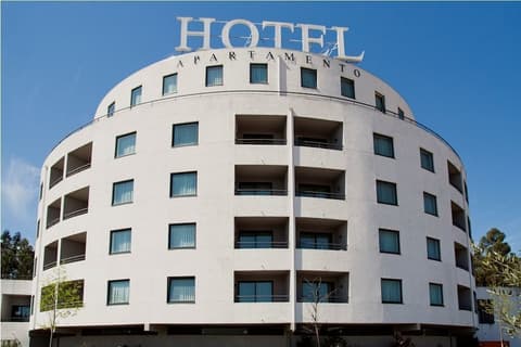 Paredes Hotel Apartamento, Front of property