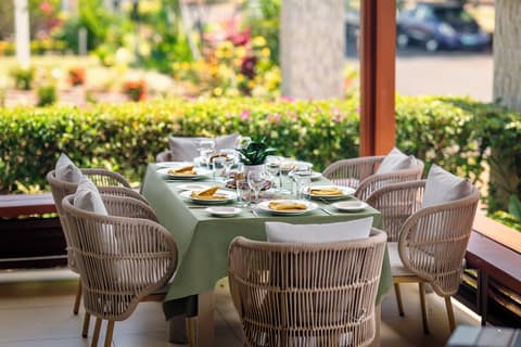 Tanoa Waterfront Hotel, Restaurant