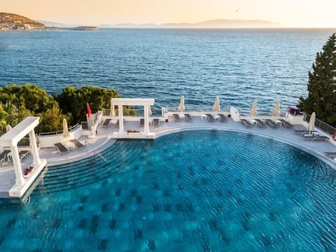 Korumar Deluxe Hotel
