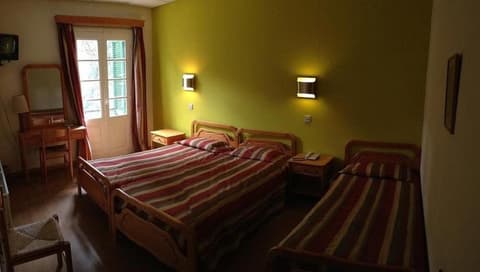 New Helvetia Hotel, Room