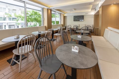 Parnon Hotel, Restaurant