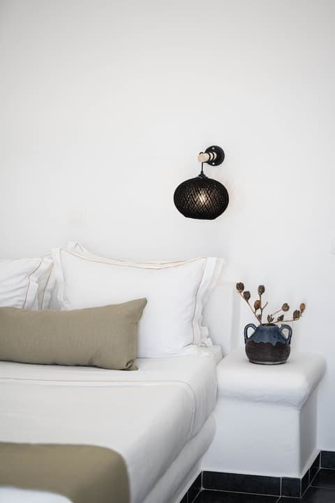 La Roka, Cliffside Memories, Room