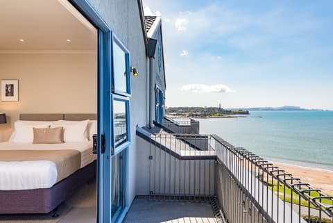 Blue Pacific Quality Apartments, Room