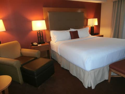 Holiday Inn & Suites Oakland Airport by IHG