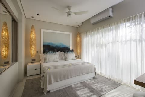 The Bay Club at Anahita