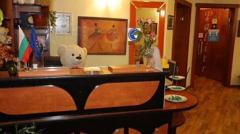 Palitra Family Hotel, Reception