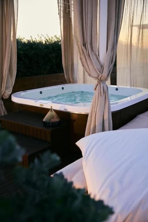 Relais Valle dell'Idro, Jetted tub