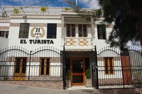 Hotel El Turista, Front of property