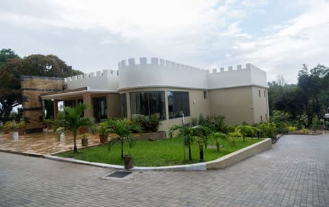 Ngalawa Hotel & Resort