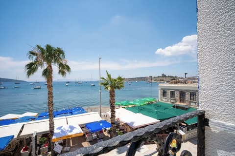 Artemis Hotel