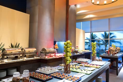 Altitude at Krystal Grand Cancun - All inclusive, Breakfast area