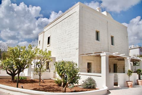 Masseriola Antiche Fogge, Front of property