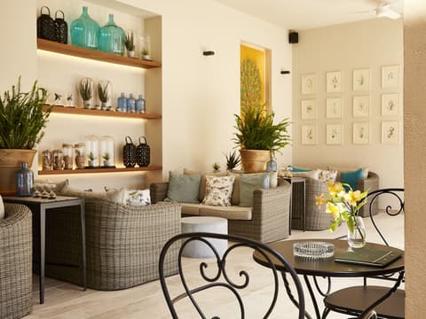 Nido, Mar-Bella Collection