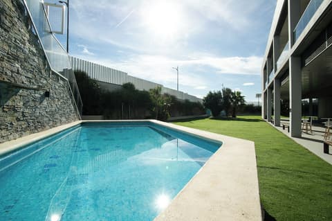 AZZ Valencia Congress Hotel & Spa, Pool waterfall