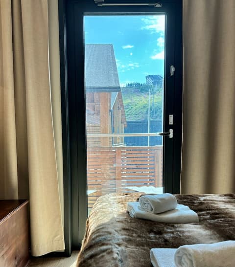 Levi Suites Levi Gold