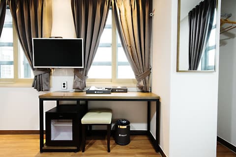 Ehwa in Myeongdong, Room