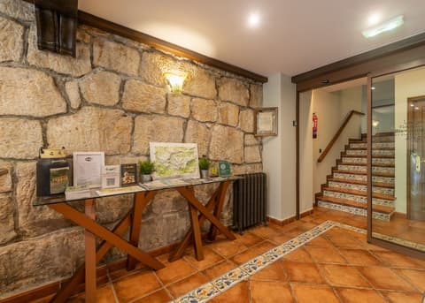 Logis Hotel Restaurante La Casa de Juansabeli